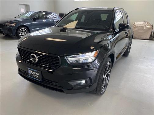 2022 Volvo XC40 T5 R-Design