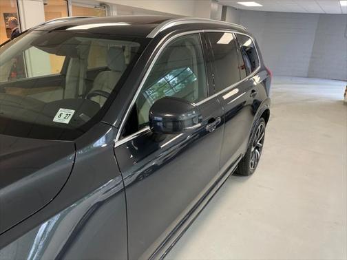 2022 Volvo XC90 T6 Momentum