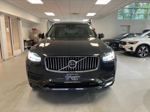 2022 Volvo XC90 T6 Momentum