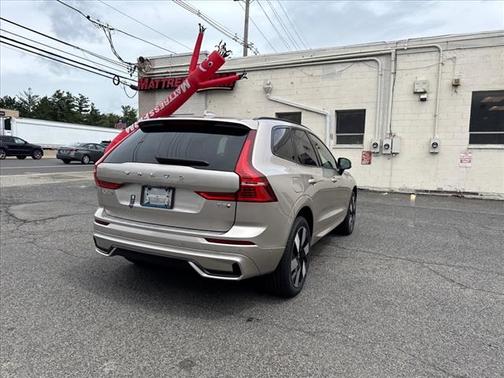 2025 Volvo XC60 T8 Plus