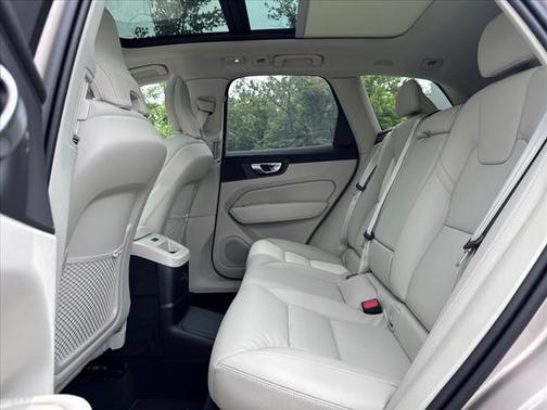 2025 Volvo XC60 T8 Plus