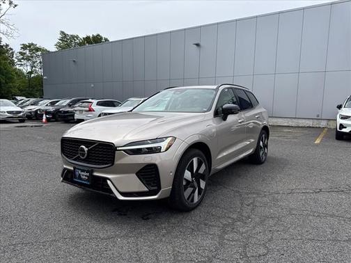 2025 Volvo XC60 T8 Plus