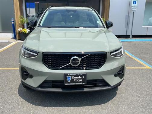 2024 Volvo XC40 B5 Plus Dark Theme