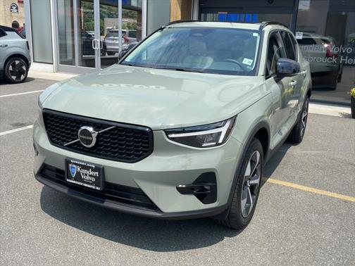 2024 Volvo XC40 B5 Plus Dark Theme
