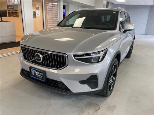 2025 Volvo XC40 B5 Core Bright Theme