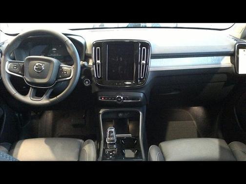 2025 Volvo XC40 B5 Plus Dark Theme