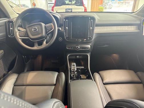 2025 Volvo XC40 B5 Plus Dark Theme
