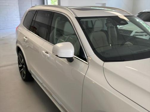 2024 Volvo XC90 B6 Ultimate Bright Theme 6-Seater