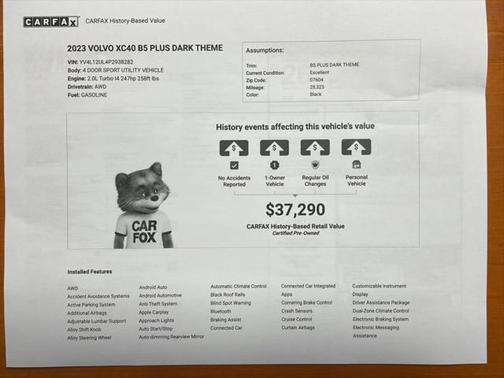 2023 Volvo XC40 B5 Plus Dark Theme