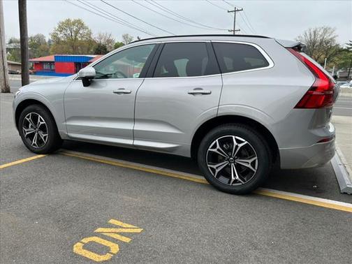 2022 Volvo XC60 B5 Momentum