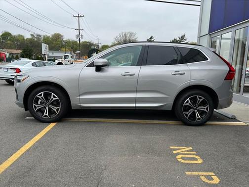 2022 Volvo XC60 B5 Momentum