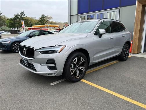 2022 Volvo XC60 B5 Momentum
