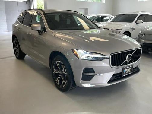 2022 Volvo XC60 B5 Momentum