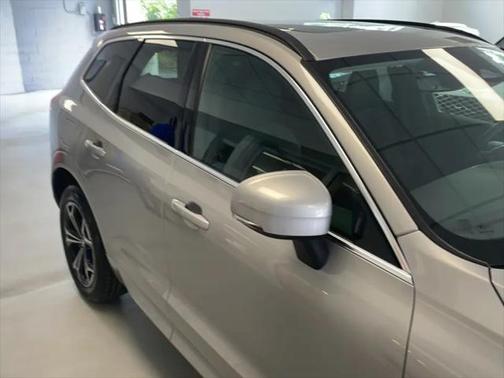 2022 Volvo XC60 B5 Momentum