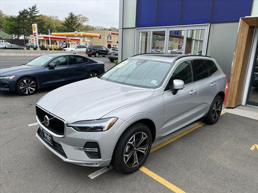 2022 Volvo XC60 B5 Momentum