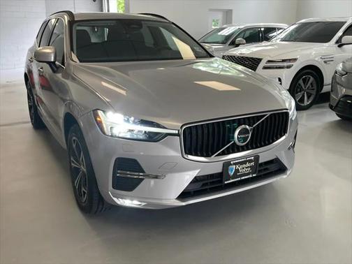 2022 Volvo XC60 B5 Momentum