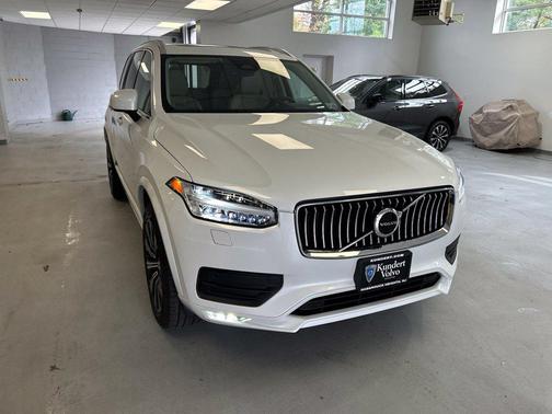 Crystal White Metallic 2023 Volvo XC90 B6 Core