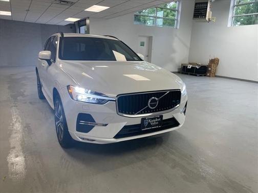 2022 Volvo XC60 B5 Momentum