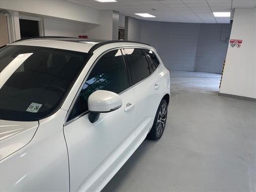2022 Volvo XC60 B5 Momentum