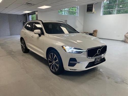 2022 Volvo XC60 B5 Momentum