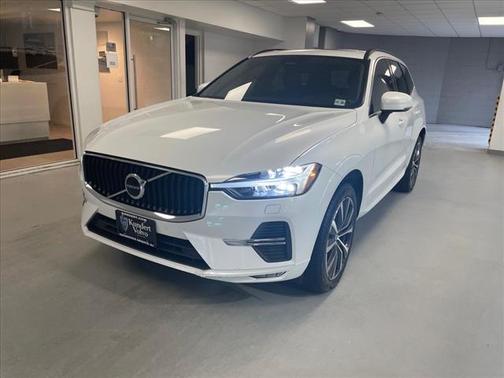 2022 Volvo XC60 B5 Momentum