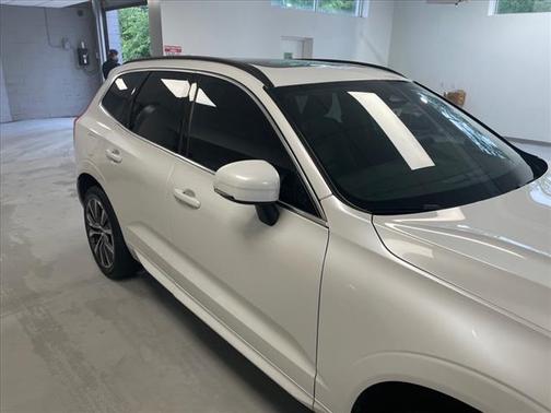 2022 Volvo XC60 B5 Momentum