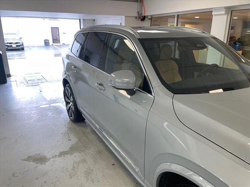 2024 Volvo XC90 Recharge Plug-In Hybrid T8 Ultimate Bright Theme 7-Seater