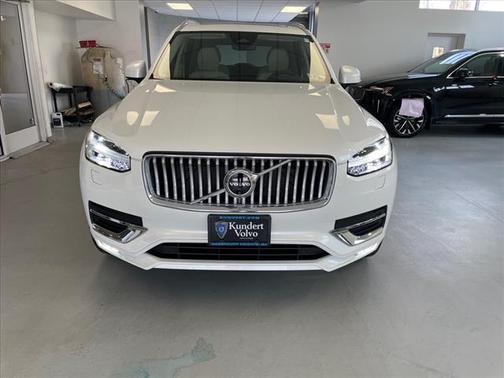 2024 Volvo XC90 B6 Plus Bright Theme 6-Seater