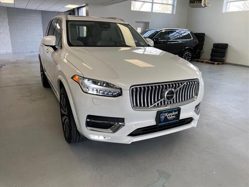 2024 Volvo XC90 B6 Plus Bright Theme 6-Seater