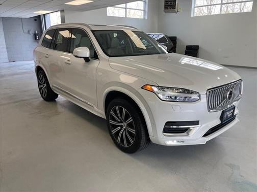 2024 Volvo XC90 B6 Plus Bright Theme 6-Seater
