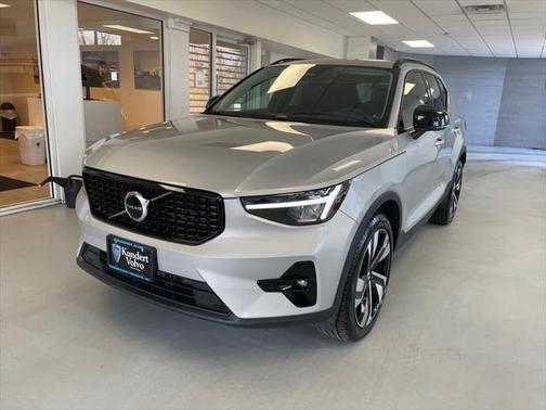 2023 Volvo XC40 B5 Plus Dark Theme
