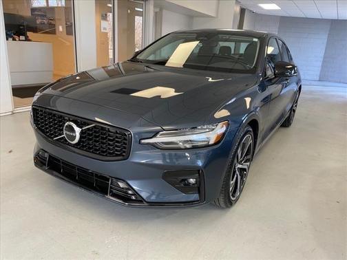2025 Volvo S60 B5 Core
