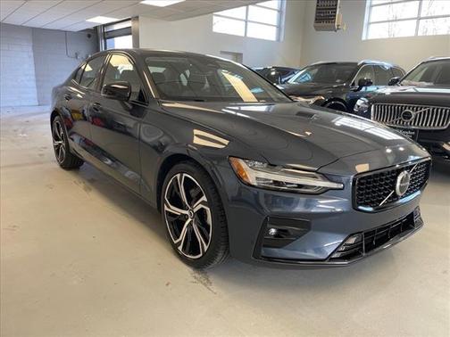 2025 Volvo S60 B5 Core