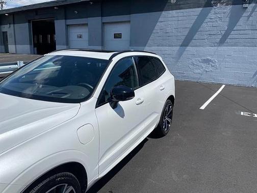 2022 Volvo XC60 Recharge Plug-In Hybrid T8 R-Design