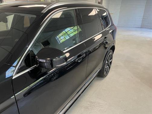 2024 Volvo XC90 B6 Plus Bright Theme 7-Seater