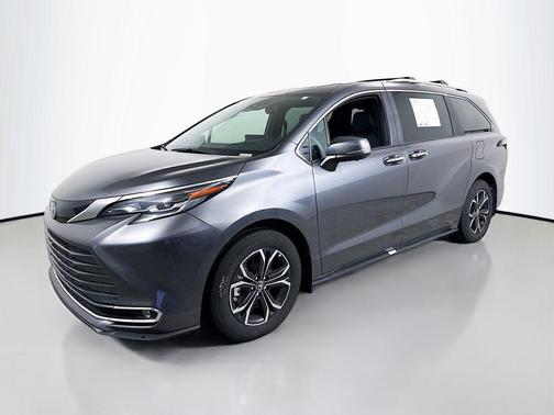 2025 Toyota Sienna Platinum