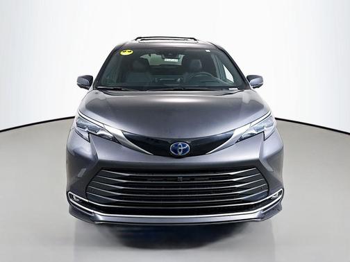 2025 Toyota Sienna Platinum