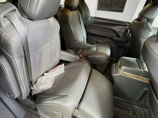 2025 Toyota Sienna Platinum