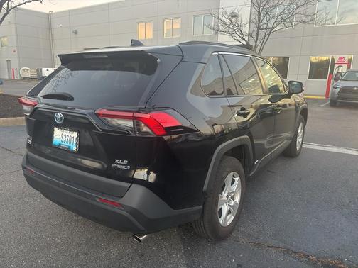 2021 Toyota RAV4 Hybrid XLE