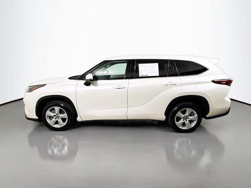 Blizzard Pearl 2021 Toyota Highlander LE