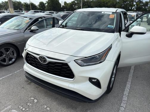 Blizzard Pearl 2021 Toyota Highlander LE