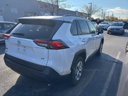 2020 Toyota RAV4 LE