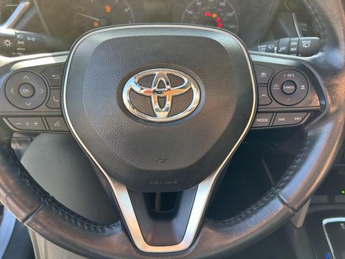 Sonic Silver 2024 Toyota Corolla Cross LE