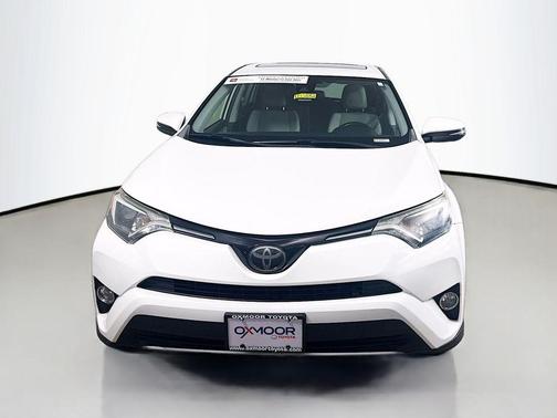 Super White 2018 Toyota RAV4 XLE