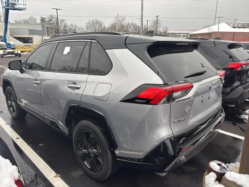 2021 Toyota RAV4 Hybrid SE