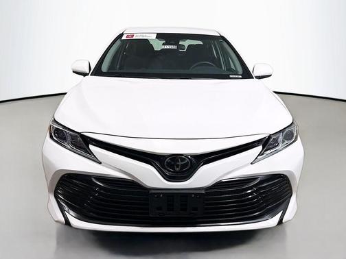 Super White 2018 Toyota Camry LE