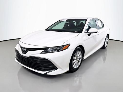 Super White 2018 Toyota Camry LE