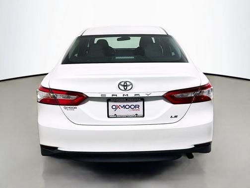 Super White 2018 Toyota Camry LE