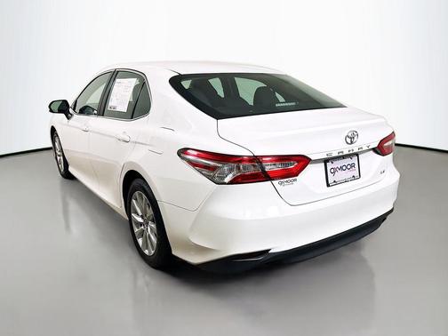 Super White 2018 Toyota Camry LE