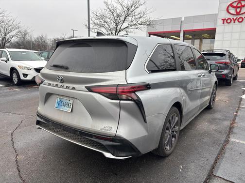2021 Toyota Sienna XSE 7 Passenger